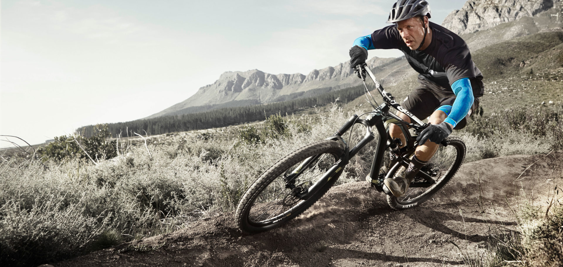 Bauer Outage トレーニングセットアップ XLサイズ Bauer Outage トレーニングセットアップ XLサイズ