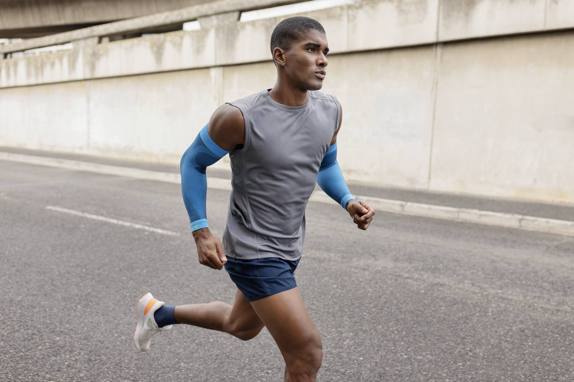 夏の紫外線対策に！コンプレッションウェアで日焼け防止しながら